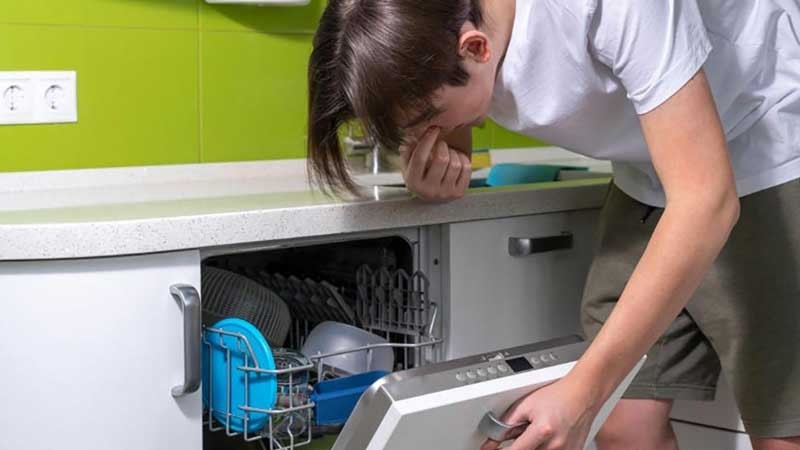 علت بوی بد ماشین ظرفشویی چیست؟