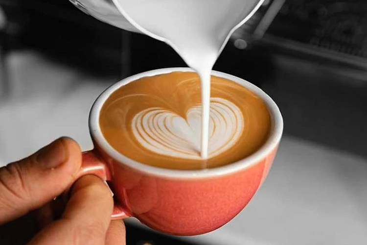 به همین سادگی فوم شیر بگیر!