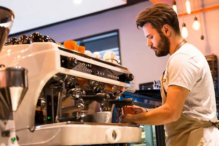 رسوب‌زدایی قهوه ساز + آموزش گام به گام