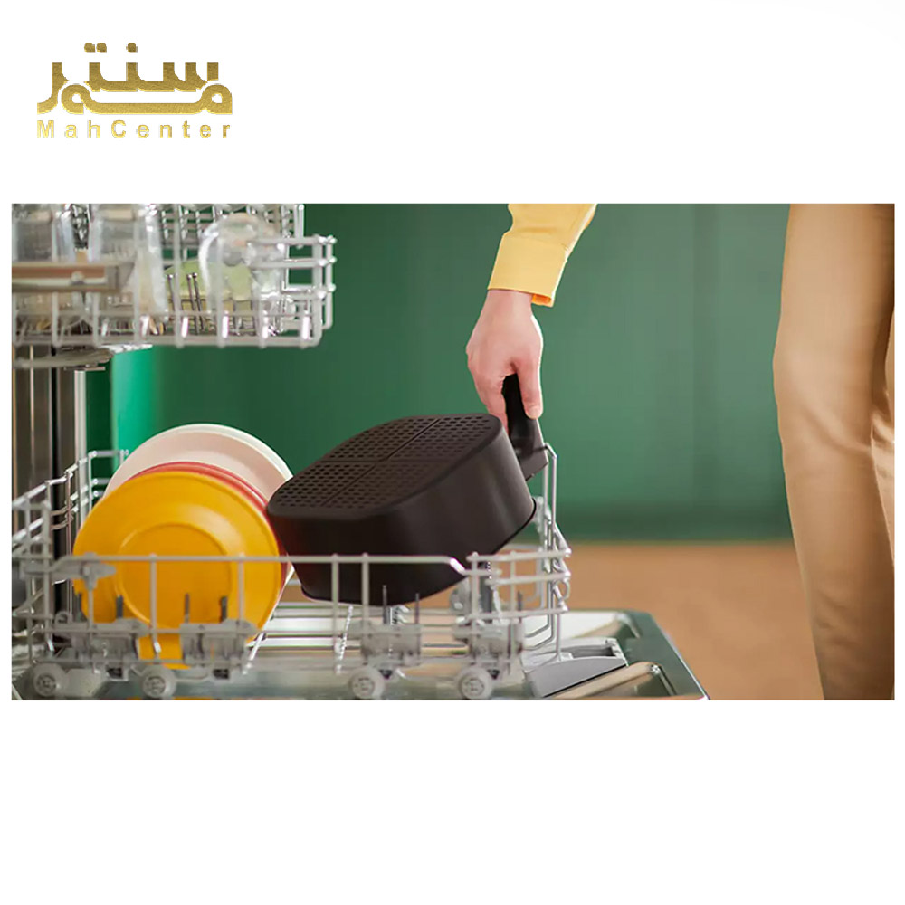 سرخ کن فیلیپس HD9270 با سبد نچسب QuickClean، قابل شست‌وشو در ماشین ظرفشویی برای نظافت آسان.