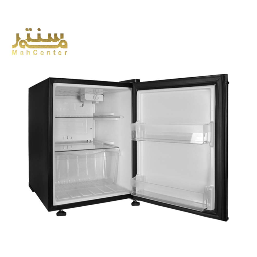 فضای داخلی یخچال ۳ فوت ایستکول با طبقات شیشه‌ای