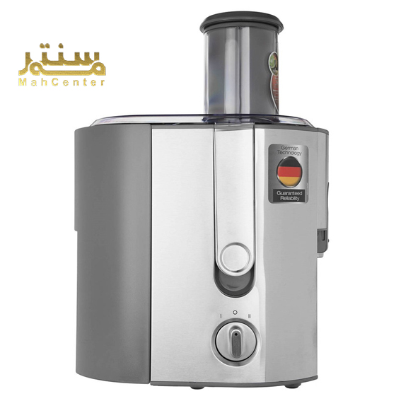 نمای نزدیک از قیف بزرگ (wide chute) آبمیوه‌گیری براون J700 که امکان قرار دادن میوه کامل را فراهم می‌کند.