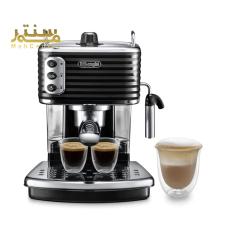 این تصویر یک دستگاه اسپرسوساز مشکی رنگ برند DeLonghi را نشان می‌دهد که دارای طراحی کلاسیک و کنترل‌های ساده برای تهیه اسپرسو و کف شیر است. - دوم