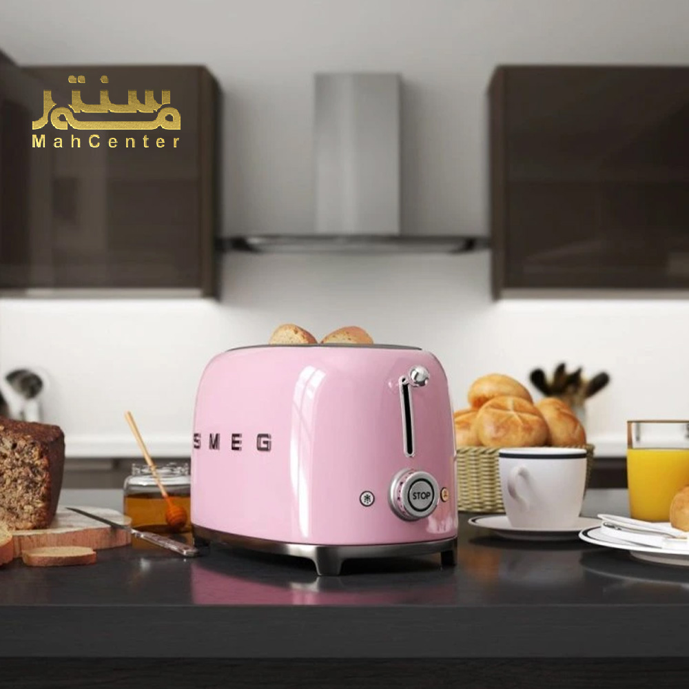 توستر اسمگ مدل TSF01 صورتی با طراحی رترو دهه 50، مناسب برای آشپزخانه‌های شیک و مدرن.