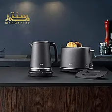 Alt: "تصویری از یک توستر AEG به رنگ مشکی، با طراحی مینیمال و مدرن، دارای دکمه‌های کنترلی در کنار." - دوم