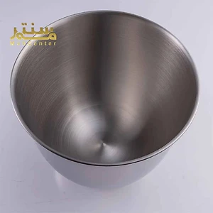 یک کاسه همزن استیل را نشان می‌دهد. این کاسه معمولاً به عنوان بخشی از یک همزن ایستاده استفاده می‌شود و برای مخلوط کردن، هم زدن و ورز دادن انواع مواد غذایی به کار می‌رود.