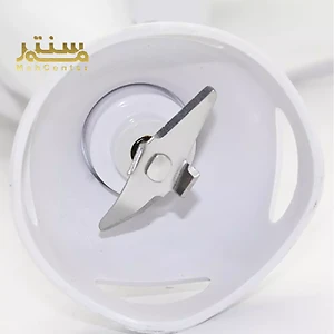 به طور خاص، تصویر بر روی تیغه فلزی و قسمت اتصال آن به بدنه دستگاه متمرکز شده است.