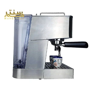 اسپرسو ساز دارای بدنه‌ای از جنس استیل است که به آن ظاهری شیک و مدرن می‌بخشد. استیل همچنین به دستگاه مقاومت و طول عمر بیشتری می‌دهد.