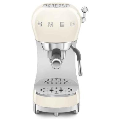 تصویری از اسپرسوساز کرمی‌رنگ Smeg با طراحی کلاسیک و مدرن.
