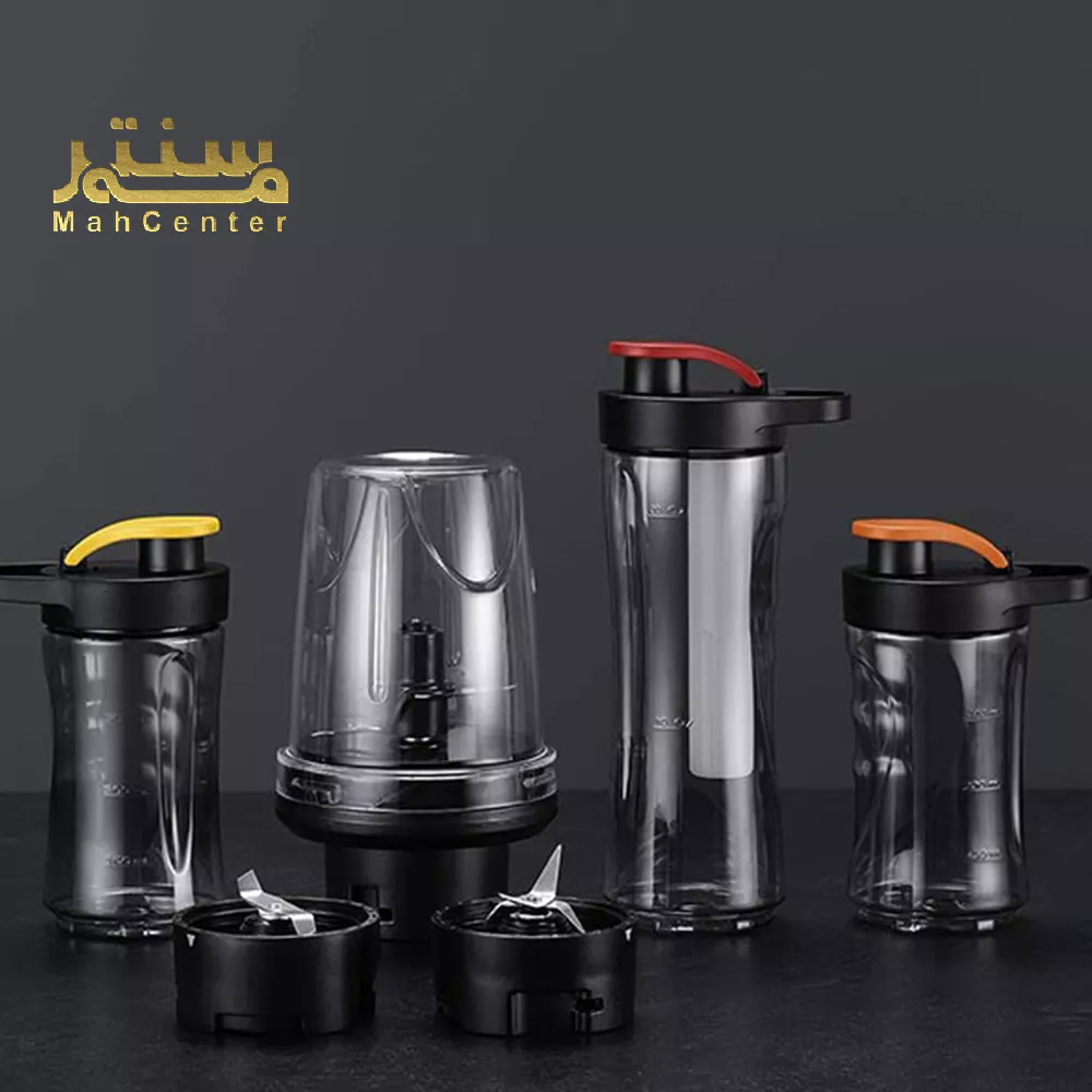 تیغه‌ها از جنس استیل ضد زنگ ساخته شده‌اند و دارای طراحی تیز و زاویه‌دار هستند که به آن‌ها اجازه می‌دهد مواد را به طور موثر خرد و مخلوط کنند.