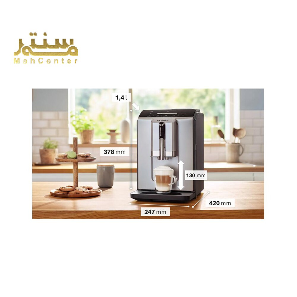 در تصویر، دستگاه به رنگ نقره‌ای (با کد رنگی  Silk Silver)  بر روی یک میز چوبی در  آشپزخانه  به  نمایش  گذاشته  شده  است