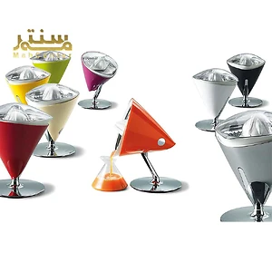 آبمیوه‌گیری‌ها با طراحی مدرن و رنگ‌های متنوع خود، علاوه بر کارایی، به عنوان یک عنصر تزئینی در آشپزخانه نیز مورد استفاده قرار می‌گیرند.