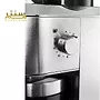 تیغه‌های آسیاب معمولاً از جنس سرامیک یا استیل ضد زنگ هستند و برای آسیاب کردن دانه‌های قهوه به صورت یکنواخت طراحی شده‌اند.