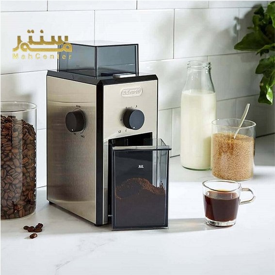 تصویری از اسپرسو ساز دلونگی با دانه های قهوه و شیر و مخزن حاوی پودر قهوه