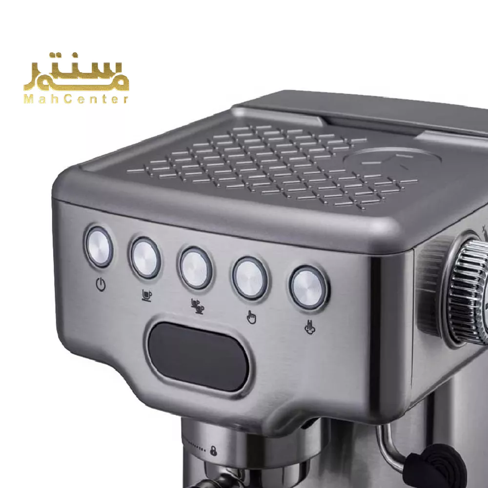 نل کنترل شامل چندین دکمه و یک نمایشگر کوچک است. دکمه‌ها معمولاً برای روشن/خاموش کردن دستگاه، انتخاب نوع نوشیدنی (اسپرسو، کاپوچینو، لاته)، تنظیم حجم آب و تنظیم دمای آب استفاده می‌شوند.