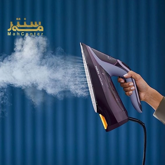 تصویری از اتوی بخار فیلیپس مدل Azur 8000 Series در حال خروج بخار با پس‌زمینه آبی.