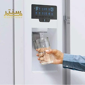 این تصویر یک یخچال ساید بای ساید سفید رنگ را نشان می‌دهد که توسط برند «MahCenter» ارائه شده است.