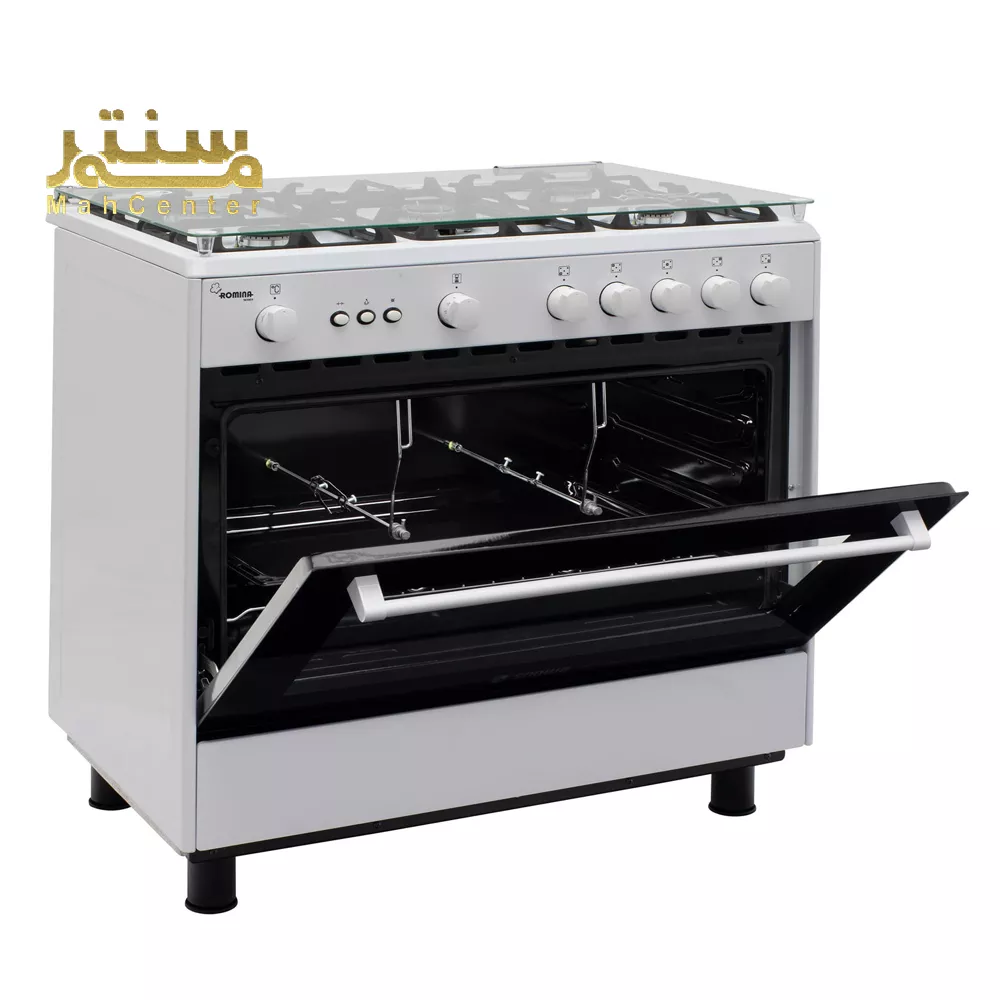 این تصویر یک اجاق گاز مبله سفید رنگ را نشان می دهد که درب فر آن باز است.