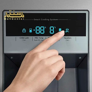 پنل کنترل دیجیتال یخچال اسنوا با سیستم سرمایش هوشمند و قابلیت‌های متنوع.