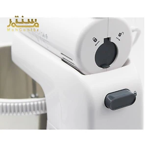 پنج وسیله همزن مختلف و یک کاردک لاستیکی در پس زمینه سفید نشان داده شده است. در سمت چپ، یک همزن سیمی قرار دارد