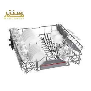 در داخل ماشین ظرفشویی، دو سبد دیده می‌شود. سبد بالایی برای لیوان‌ها و فنجان‌ها و سبد پایینی برای بشقاب‌ها و سایر ظروف است.
