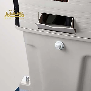 یک کولر تبخیری قابل حمل برفاب با درب آن باز است.