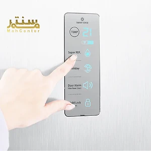 یک دست در حال تنظیم صفحه کنترل یخچال دوو با استفاده از دکمه "Super REF."