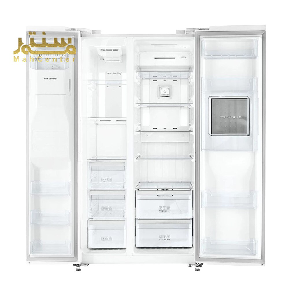 یک یخچال دو درب سفید با فضای داخلی خالی نشان داده شده است.