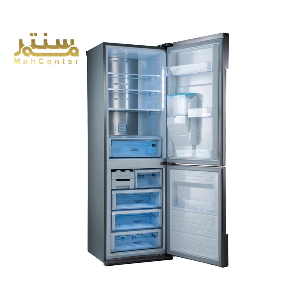 داخل یخچال دارای طبقات شیشه ای، کشوهای پلاستیکی و محفظه های درب است