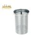 یک صافی چای مشبک استیل ضد زنگ با یک دسته.
