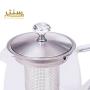 یک قوری شیشه ای با نام تجاری مه سنتر با یک درب شیشه ای و یک دسته.