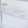یک قفسه شیشه ای خالی در داخل یک یخچال نشان داده شده است.