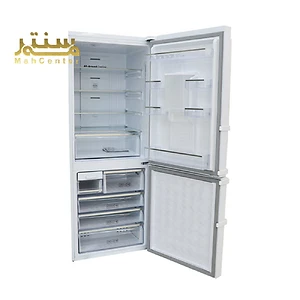 تصویر یک یخچال فریزر ایستاده با طراحی درب بالا برای یخچال و درب پایین برای فریزر را نشان می‌دهد.