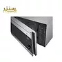 مایکروویو دارای یک صفحه کنترل مشکی با دکمه‌های مختلف و یک صفحه نمایش دیجیتال است