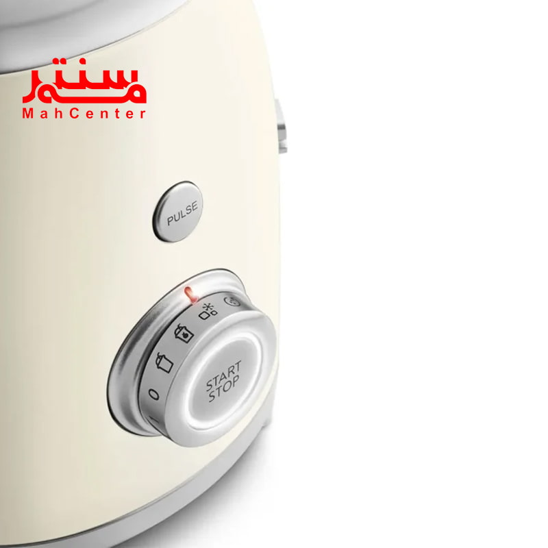 دکمه چرخشی نقره ای رنگ روی بدنه مخلوط کن اسمگ 03 که برای کار کردن با آن