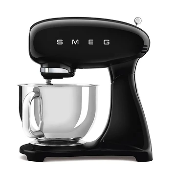 تصویری از همزن برقی اسمگ مدل SMF03 با طراحی کلاسیک و رنگ مشکی براق.