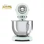 یک پردازنده غذای سبز پاستلی Smeg با یک کاسه شیشه ای و یک کاسه فولادی ضد زنگ نشان داده شده است که روی یک پس زمینه سفید قرار دارد.
