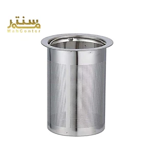 یک صافی چای فولادی ضد زنگ با نام تجاری مه سنتر با یک دسته.