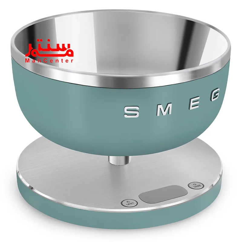 ترازوی آشپزخانه اسمگ مدل ksc01 سبز که به سمت راست مایل شده و زاویه عکس کمی از بالاست