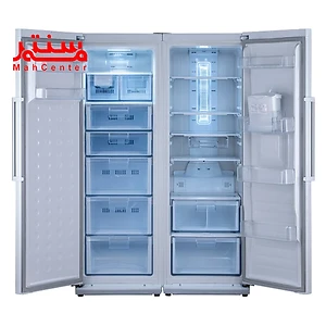 یخچال فریزر دیپوینت مدل d5e w که درب یخچال فریزر آن به دو طرف باز شده و طبقات داخلی آن مشخص است.