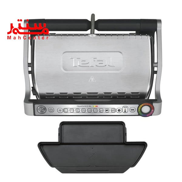 گریل تفال 712d28 که از بالا قابل مشاهده است و سینی چکه گیر آن جلوی دستگاه و با فاصله قرار دارد.