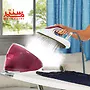اتو مخزن دار تفال 9201 که روی میز اتو قرار دارد و دستی که اتو را برداشته و از اتو بخار خارج می شود.