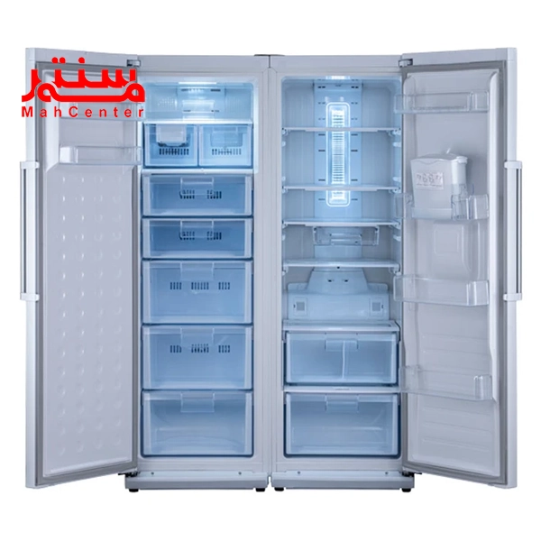 یخچال فریزر دیپوینت مدل d5e w که درب یخچال فریزر آن به دو طرف باز شده و طبقات داخلی آن مشخص است.