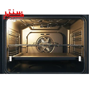 داخل فر برقی توکار آریستون مدل fa3 841 h ix ha که چراغ آن روشن است و فن داخلی هم مشخص است.