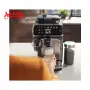 اسپرسو ساز فیلیپس سری 5400 مدل ep5447/90 در حال تولید کف شیر