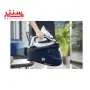 خانمی در حال کار حمل اتو مخزن دار تفال tefal-gv9720