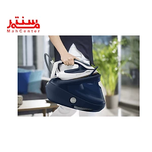 خانمی در حال کار حمل اتو مخزن دار تفال tefal-gv9720