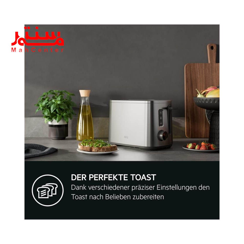 تصویری از توستر آاگ مدل aeg-t-5-1-4-st در کنار ظرف توت فرنگی و نان تست
