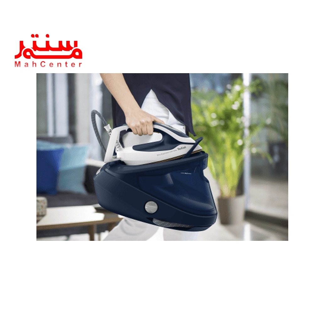 خانمی در حال کار حمل اتو مخزن دار تفال tefal-gv9720