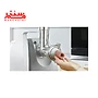 دستی درحال گرفتن گوشت از  چرخ گوشت بوش مدل mfw-45020